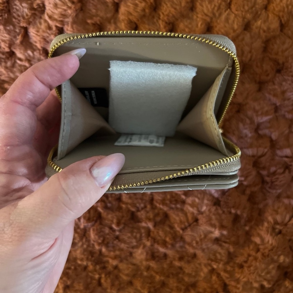Wallet - Picture 3 of 5